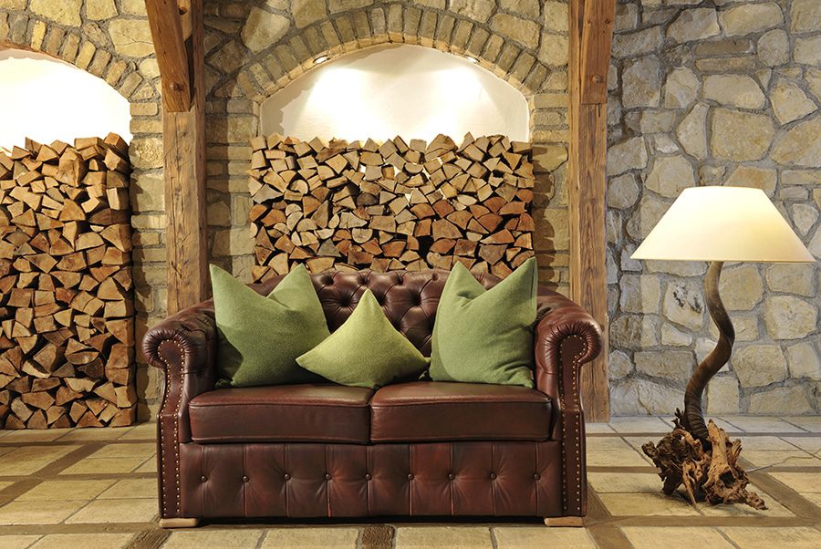 Oberforsthof_Kaminhalle Sofa (4)
