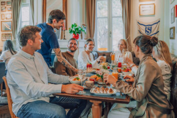 bh_innen_kleingruppe_servieren