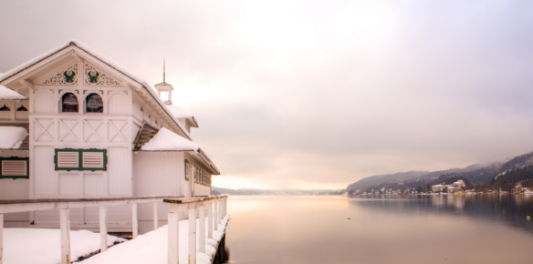 Blick_Badehaus_See(c)Nestelbacher Petra_footprints fotografie