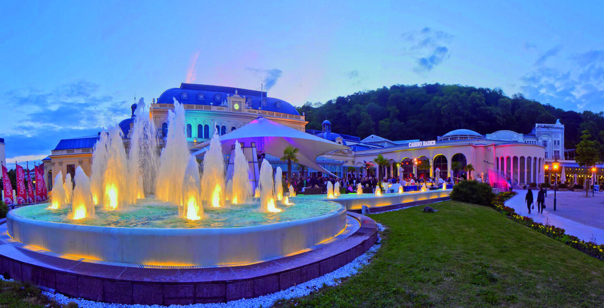 CCB Terrasse mit Brunnen Sommer