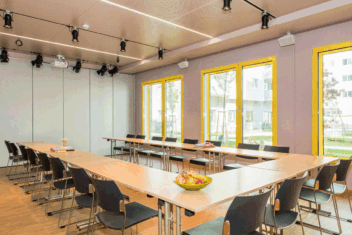 gleis21-saal-trennwand Kopie