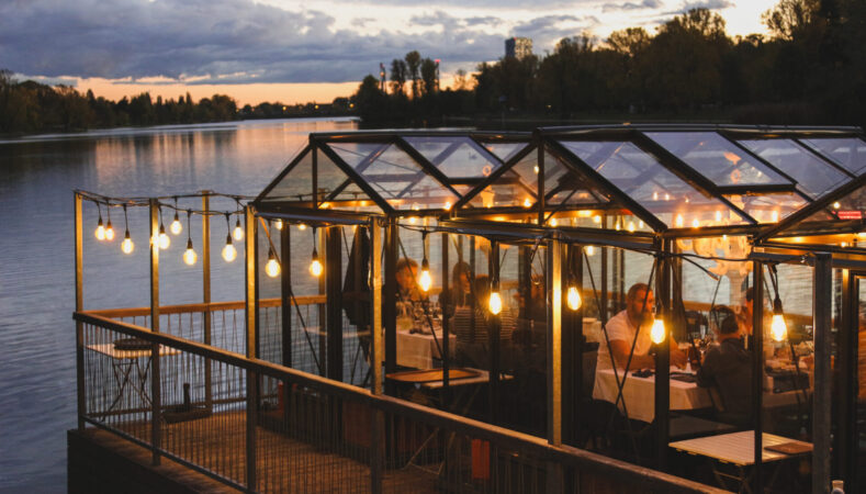 landtmanndasbootshaus_glashaeuser_abend_fc_landtmanndasbootshaus