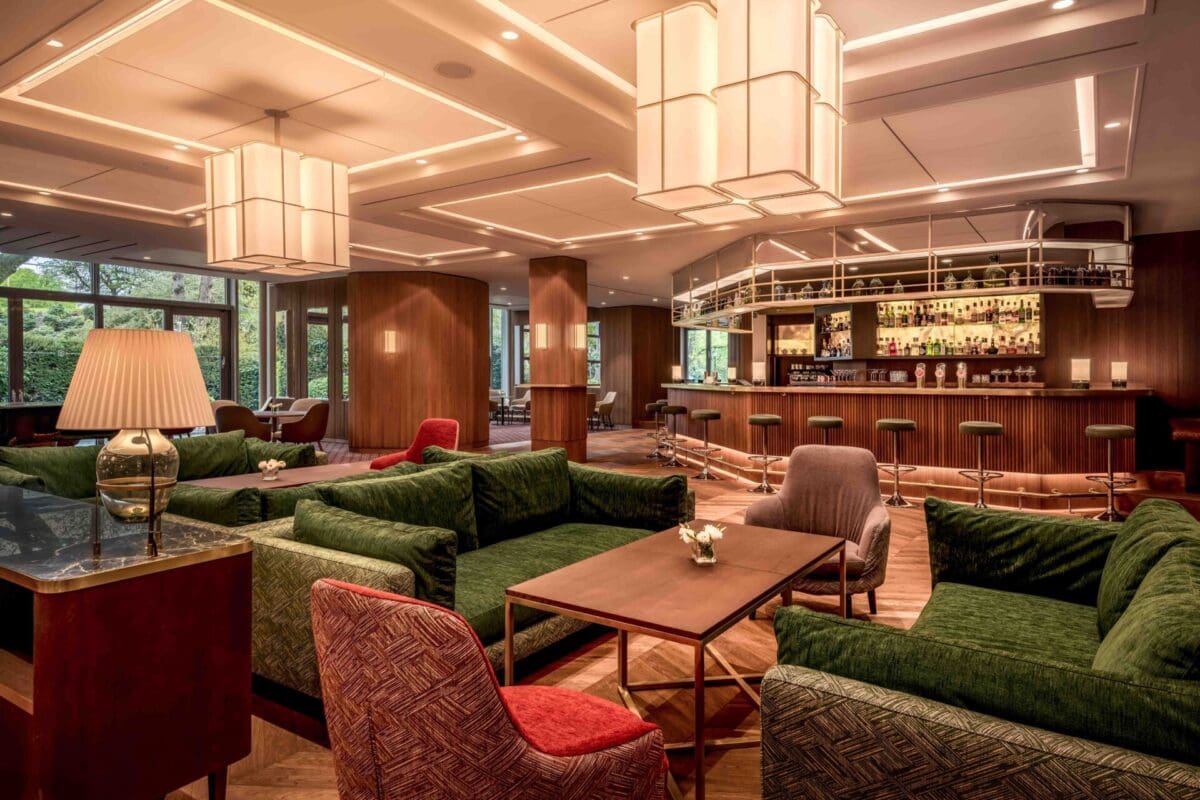 SHE_SZGSI_Piano Bar_Seating area