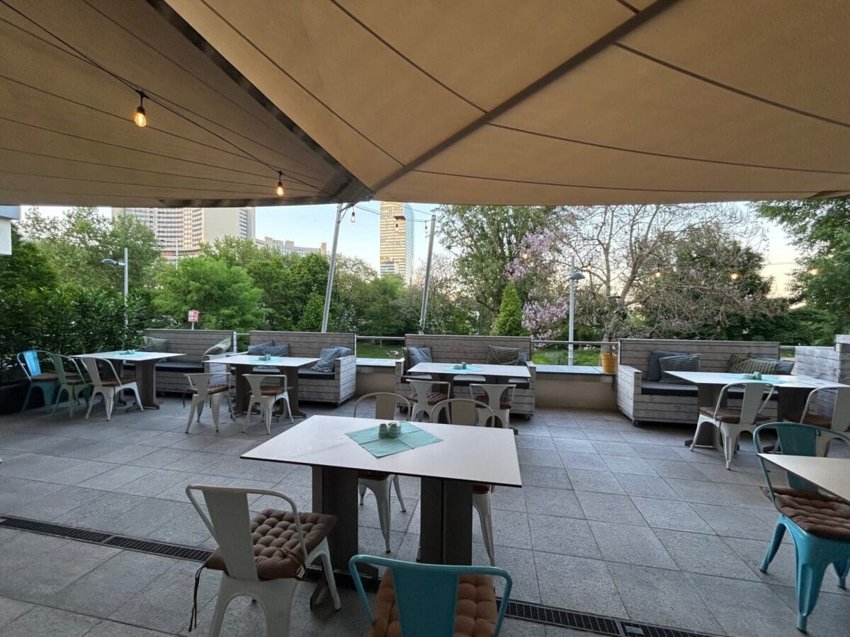 Terrasse mit Blick auf Donau